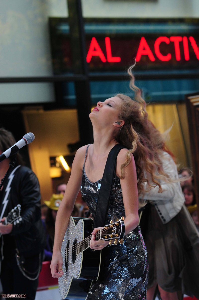 Taylor Swift at The Today Show — photo 691