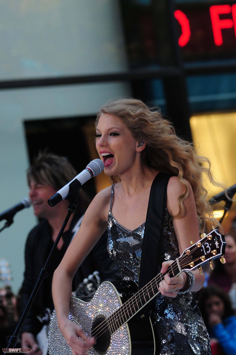 Taylor Swift at The Today Show — photo 692