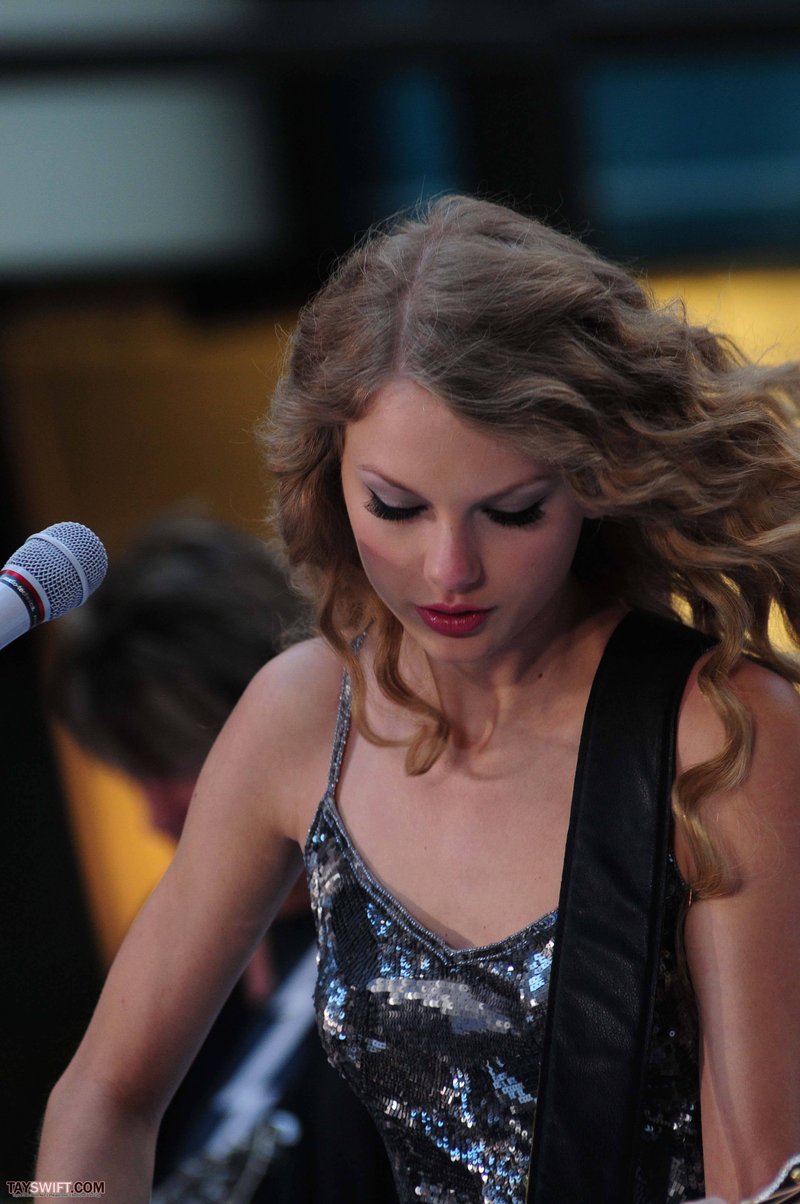 Taylor Swift at The Today Show — photo 693