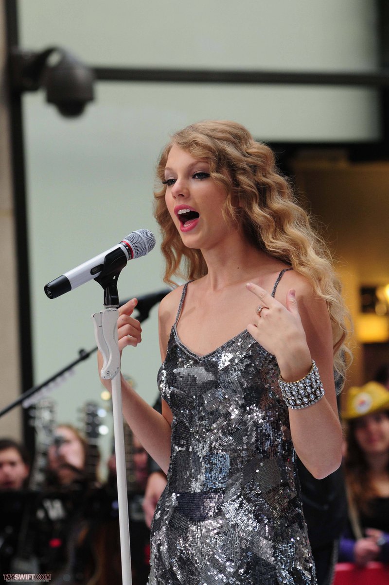 Taylor Swift at The Today Show — photo 701