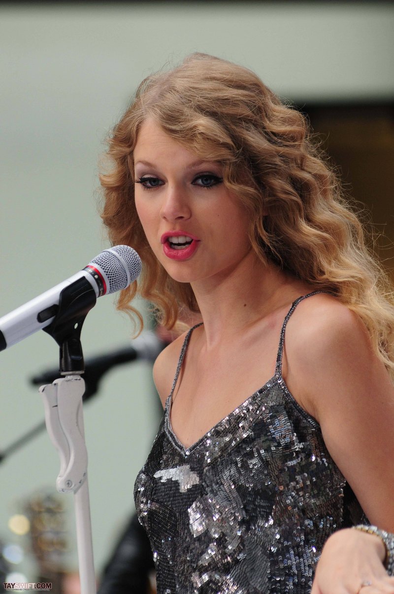 Taylor Swift at The Today Show — photo 703
