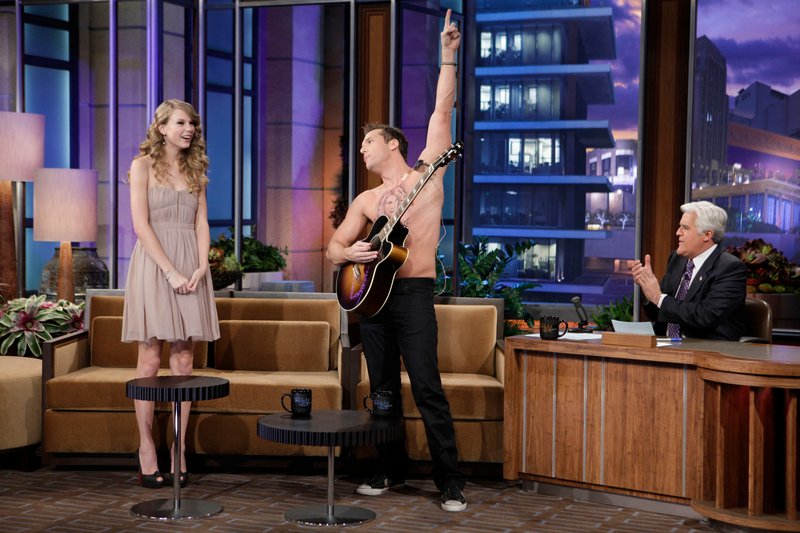 Taylor Swift at The Tonight Show With Jay Leno — photo 4
