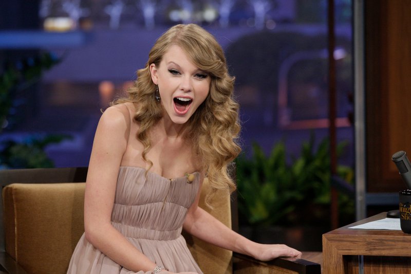 Taylor Swift at The Tonight Show With Jay Leno — photo 14