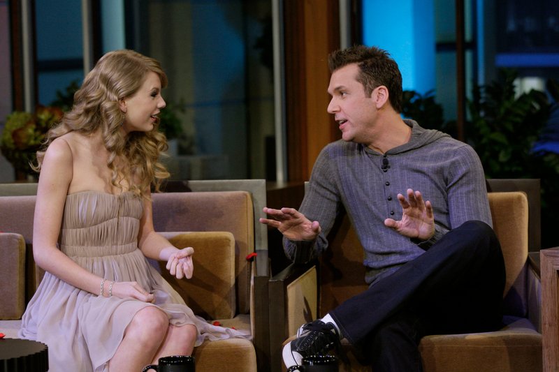 Taylor Swift at The Tonight Show With Jay Leno — photo 17