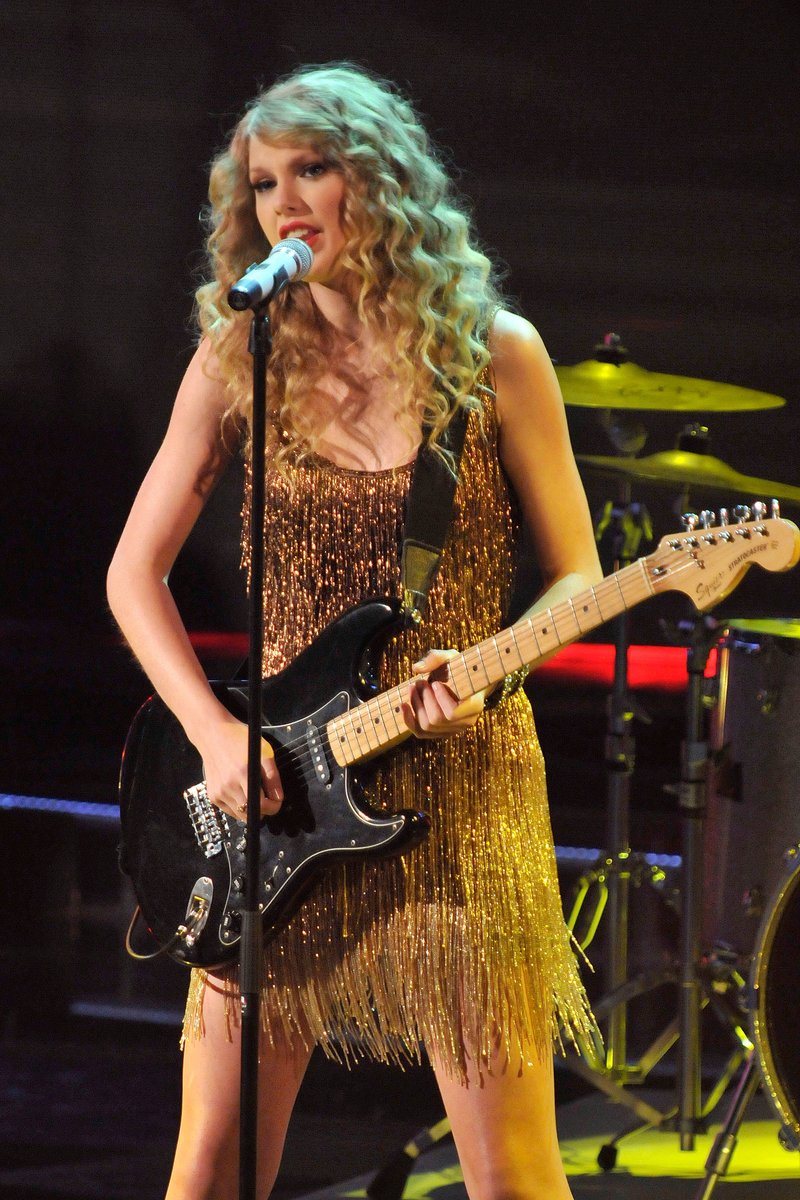 Taylor Swift at X Factor Italy — photo 8