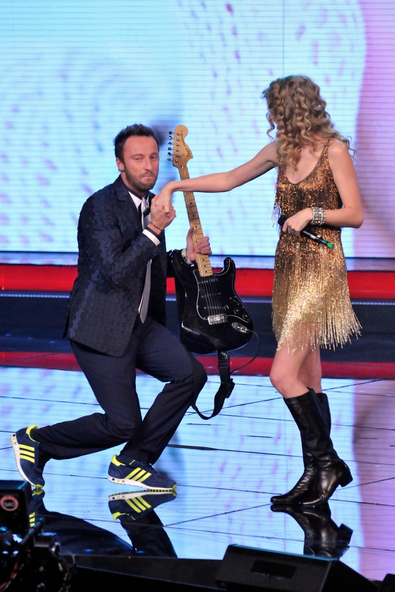Taylor Swift at X Factor Italy — photo 12