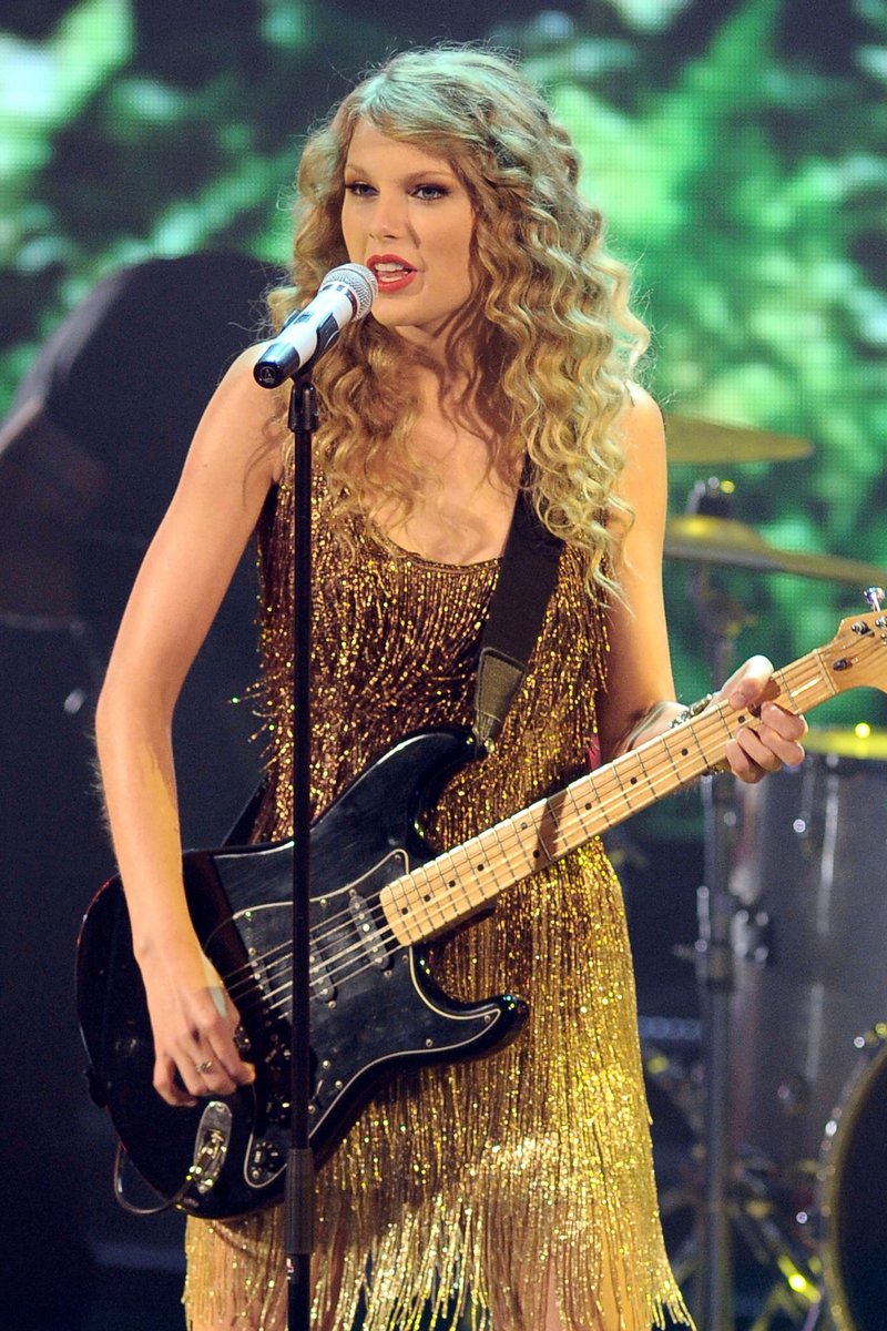 Taylor Swift at X Factor Italy — photo 13