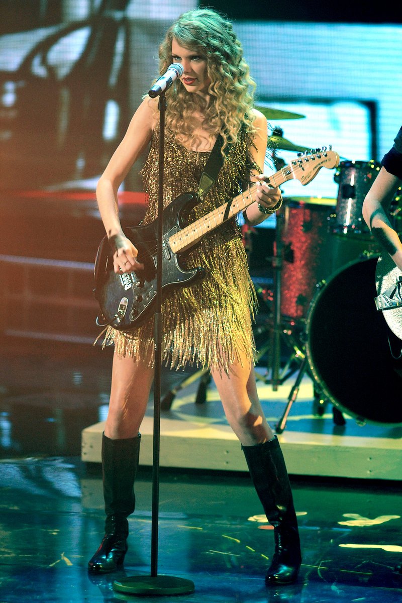 Taylor Swift at X Factor Italy — photo 14