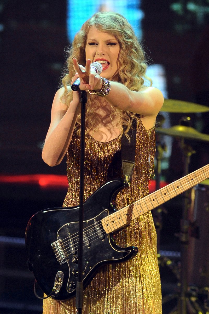 Taylor Swift at X Factor Italy — photo 16