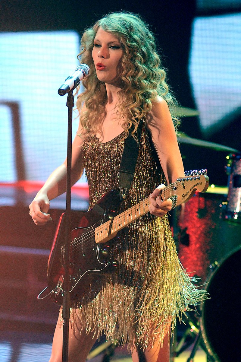 Taylor Swift at X Factor Italy — photo 17