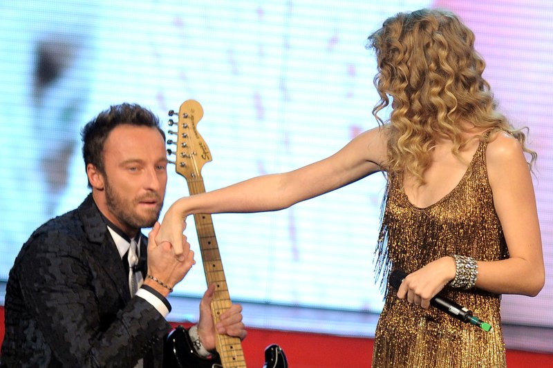 Taylor Swift at X Factor Italy — photo 19