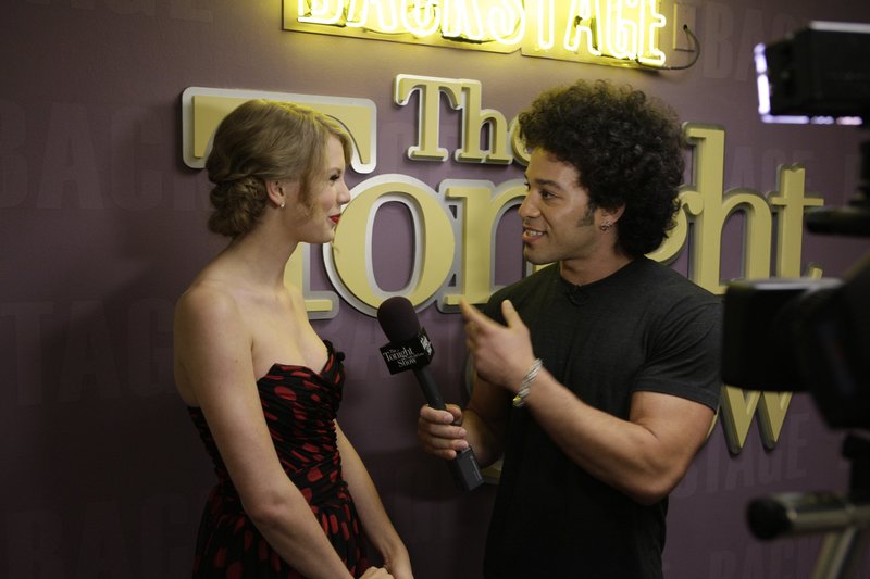 Taylor Swift at The Tonight Show With Jay Leno — photo 15