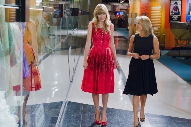 Taylor Swift at All Access Nashville with Katie Couric — photo 3