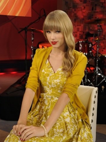 Taylor Swift at Katie — photo 2
