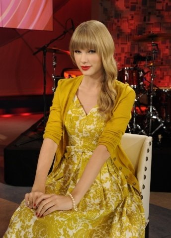 Taylor Swift at Katie — photo 5