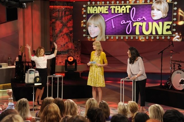 Taylor Swift at Katie — photo 7