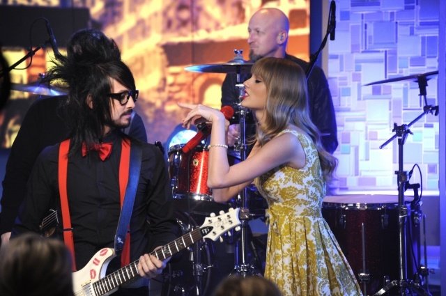 Taylor Swift at Katie — photo 16