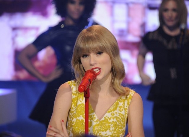 Taylor Swift at Katie — photo 19