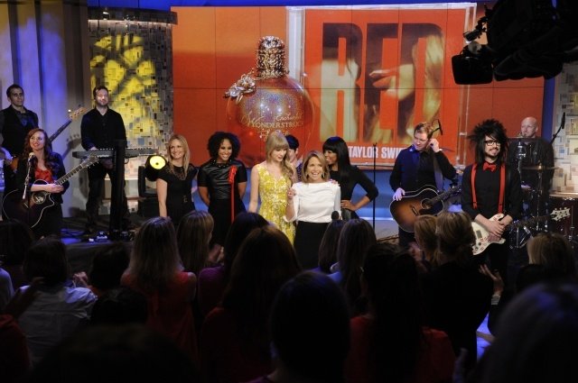 Taylor Swift at Katie — photo 20