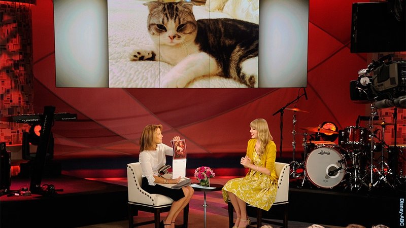 Taylor Swift at Katie — photo 23