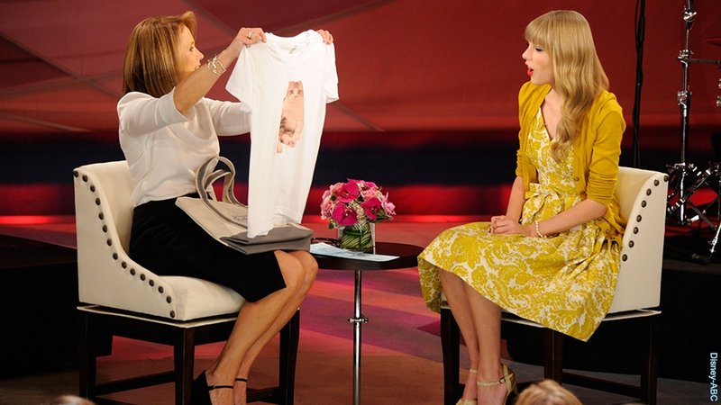 Taylor Swift at Katie — photo 24