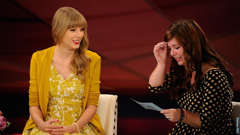 Taylor Swift at Katie — photo 27