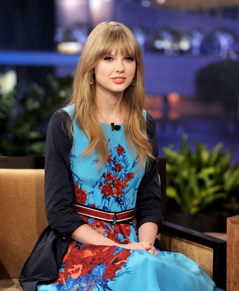 Taylor Swift at The Tonight Show With Jay Leno — photo 6