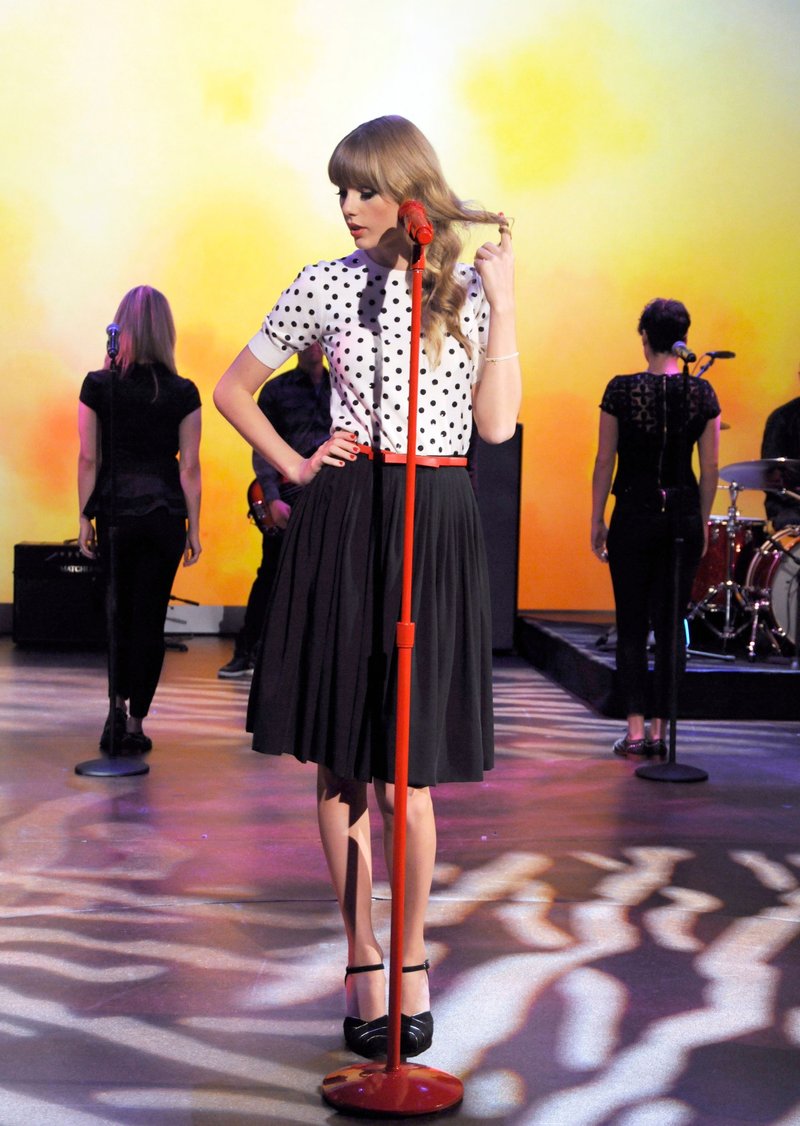 Taylor Swift at The View — photo 2