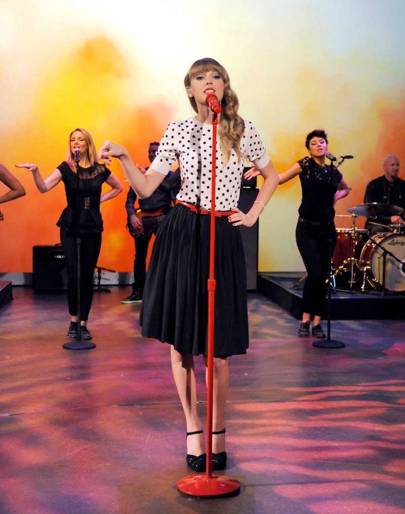 Taylor Swift at The View — photo 6