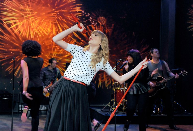 Taylor Swift at The View — photo 7