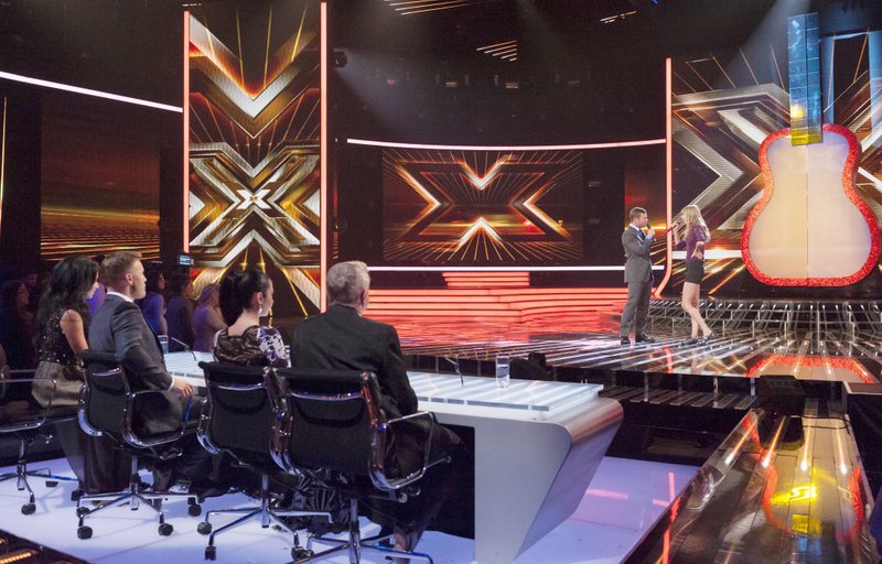 Taylor Swift at The X Factor UK — photo 7