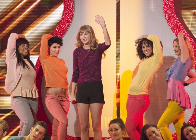 Taylor Swift at The X Factor UK — photo 10