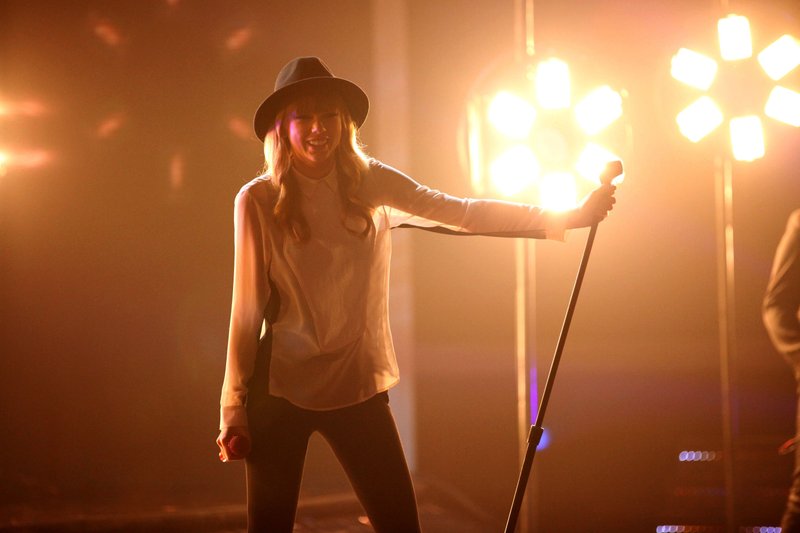 Taylor Swift at The X Factor USA — photo 13