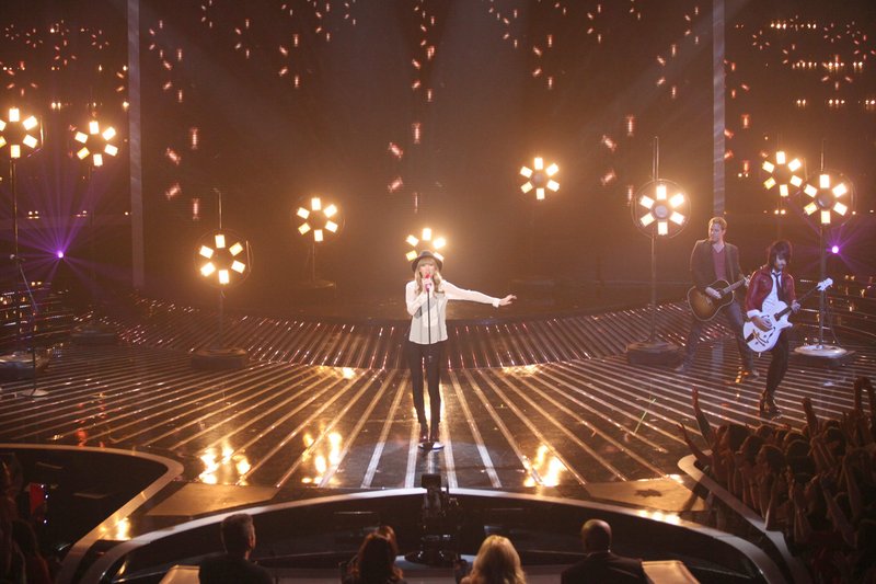 Taylor Swift at The X Factor USA — photo 20