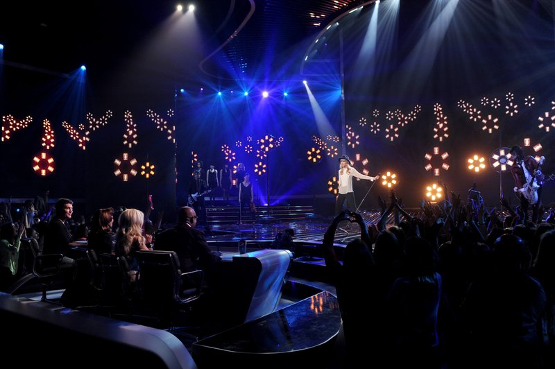 Taylor Swift at The X Factor USA — photo 31