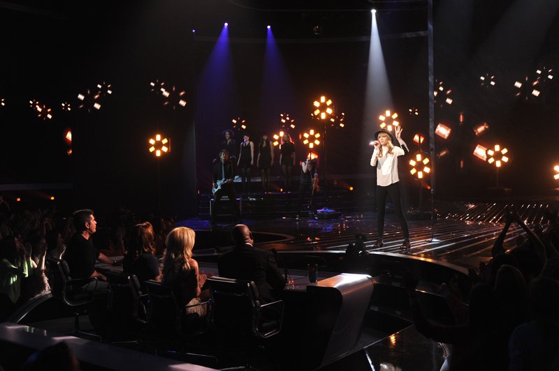 Taylor Swift at The X Factor USA — photo 32