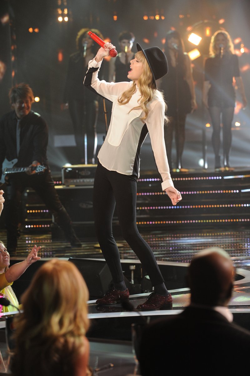 Taylor Swift at The X Factor USA — photo 34