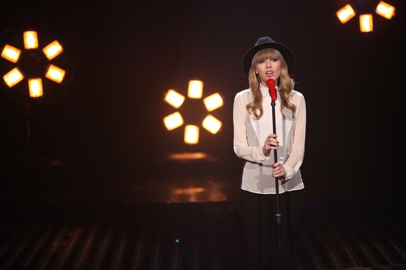 Taylor Swift at The X Factor USA — photo 50