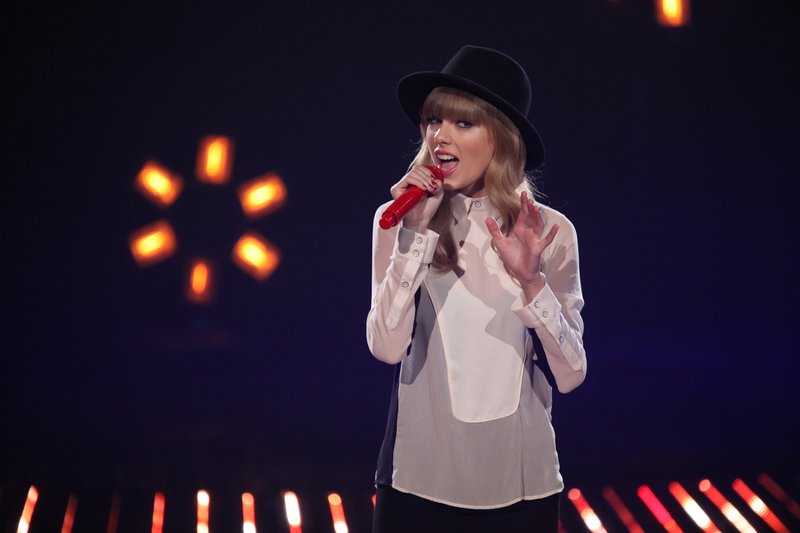 Taylor Swift at The X Factor USA — photo 52