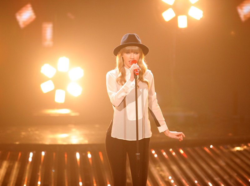 Taylor Swift at The X Factor USA — photo 55