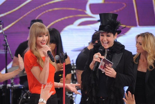 Taylor Swift at TV Xuxa — photo 4
