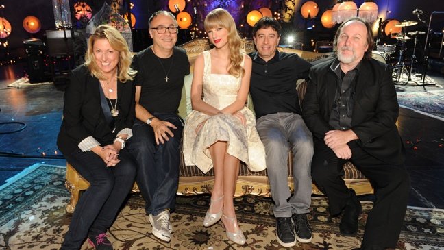 Taylor Swift at VH1 Storytellers — photo 6