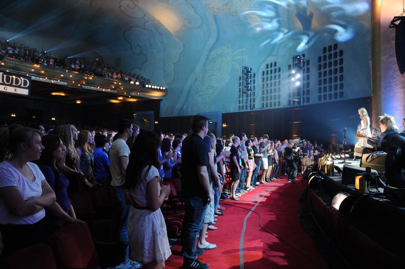 Taylor Swift at VH1 Storytellers — photo 9