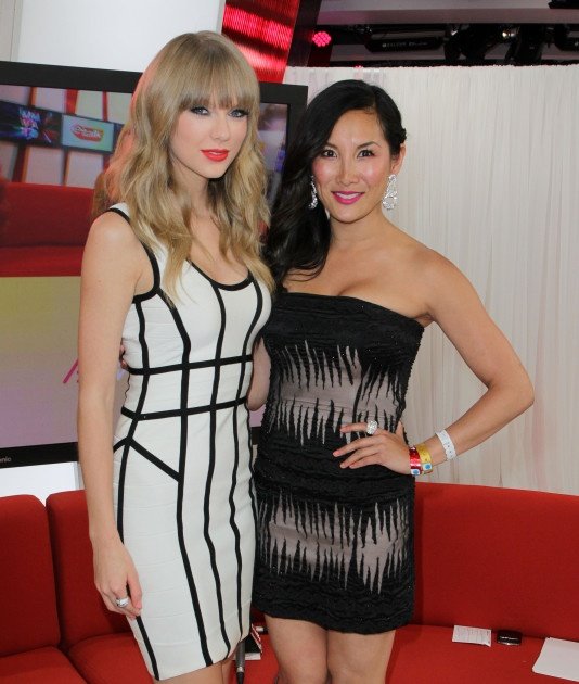 Taylor Swift at eTalk — photo 5