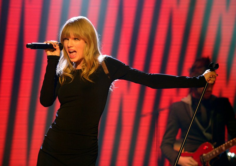 Taylor Swift at The Graham Norton Show — photo 5