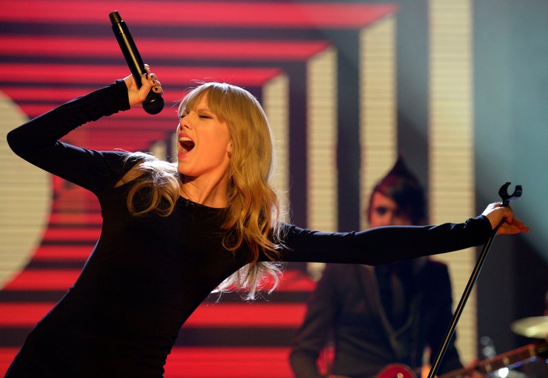 Taylor Swift at The Graham Norton Show — photo 8