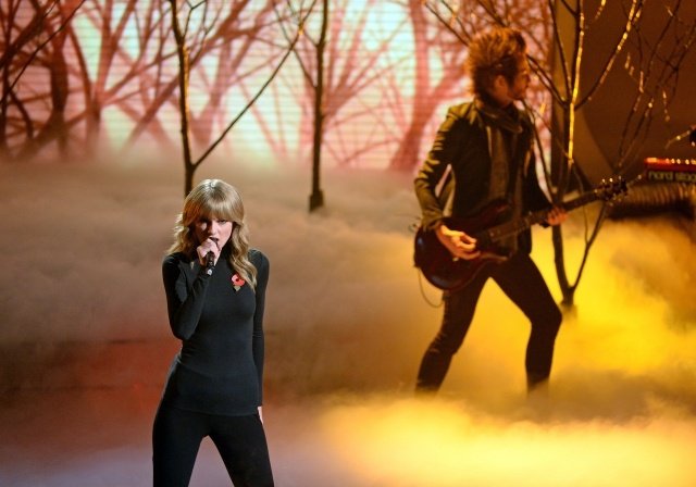 Taylor Swift at X Factor UK — photo 36