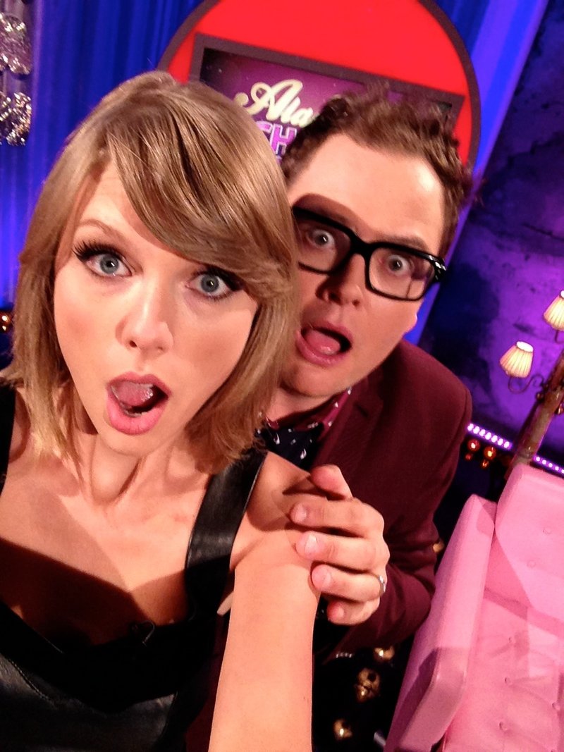 Taylor Swift at Alan Carr: Chatty Man — photo 3