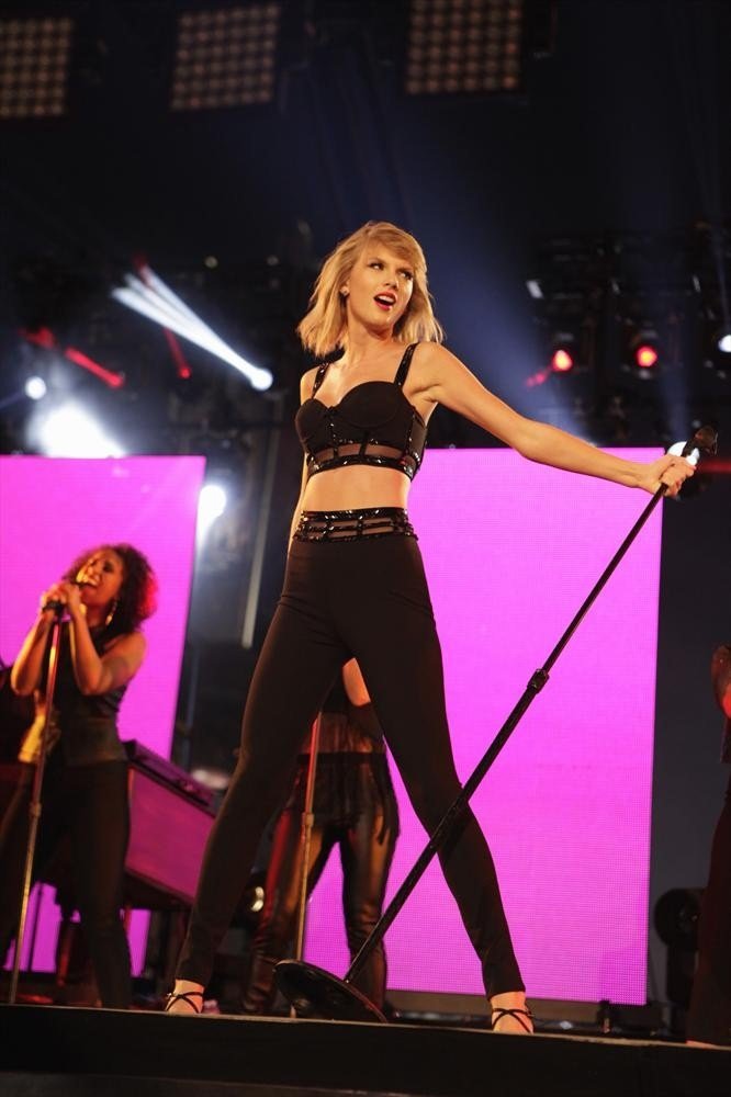 Taylor Swift at Jimmy Kimmel Live — photo 11