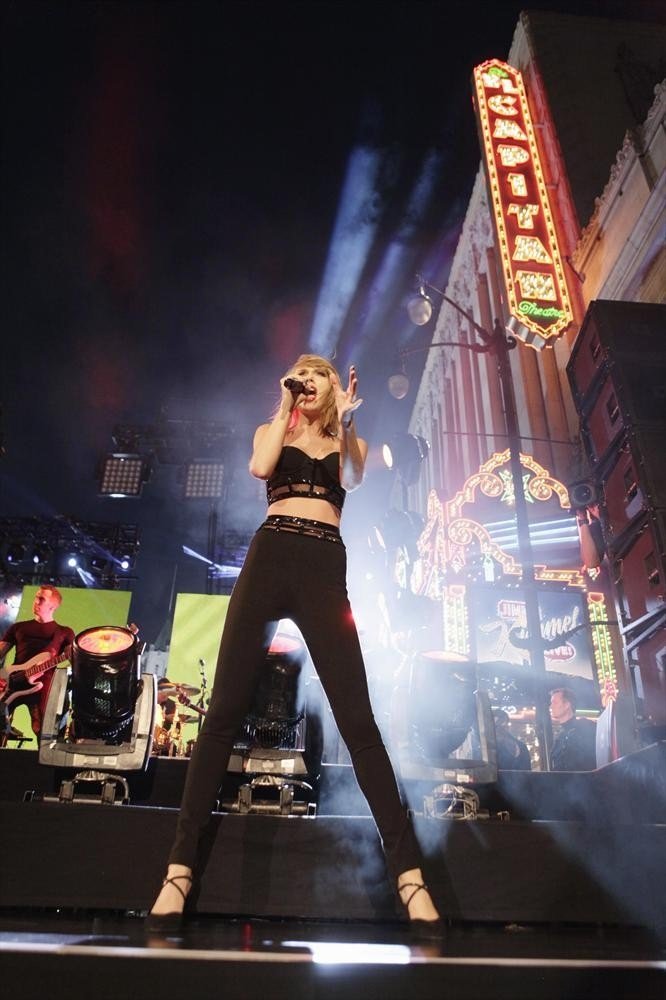 Taylor Swift at Jimmy Kimmel Live — photo 13